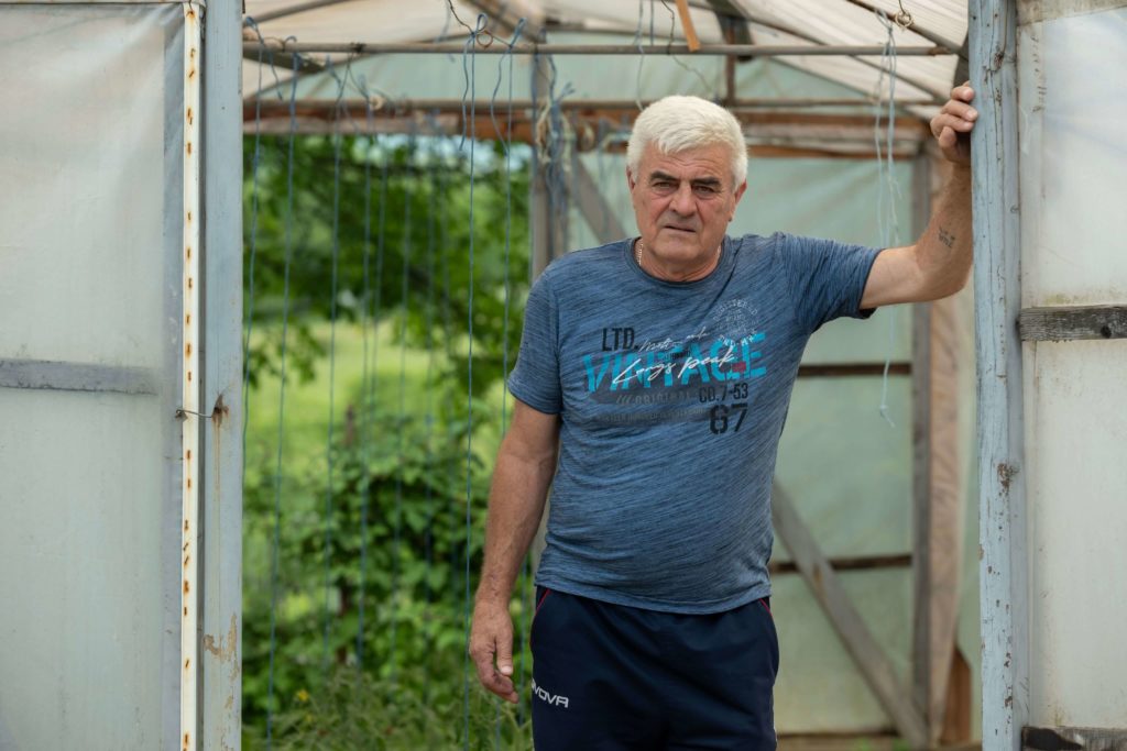 Ahmed Šišić habite la commune de Tetovo, à proximité de l'usine d'ArcelorMittal à Zenica, en Bosnie-Herzégovine