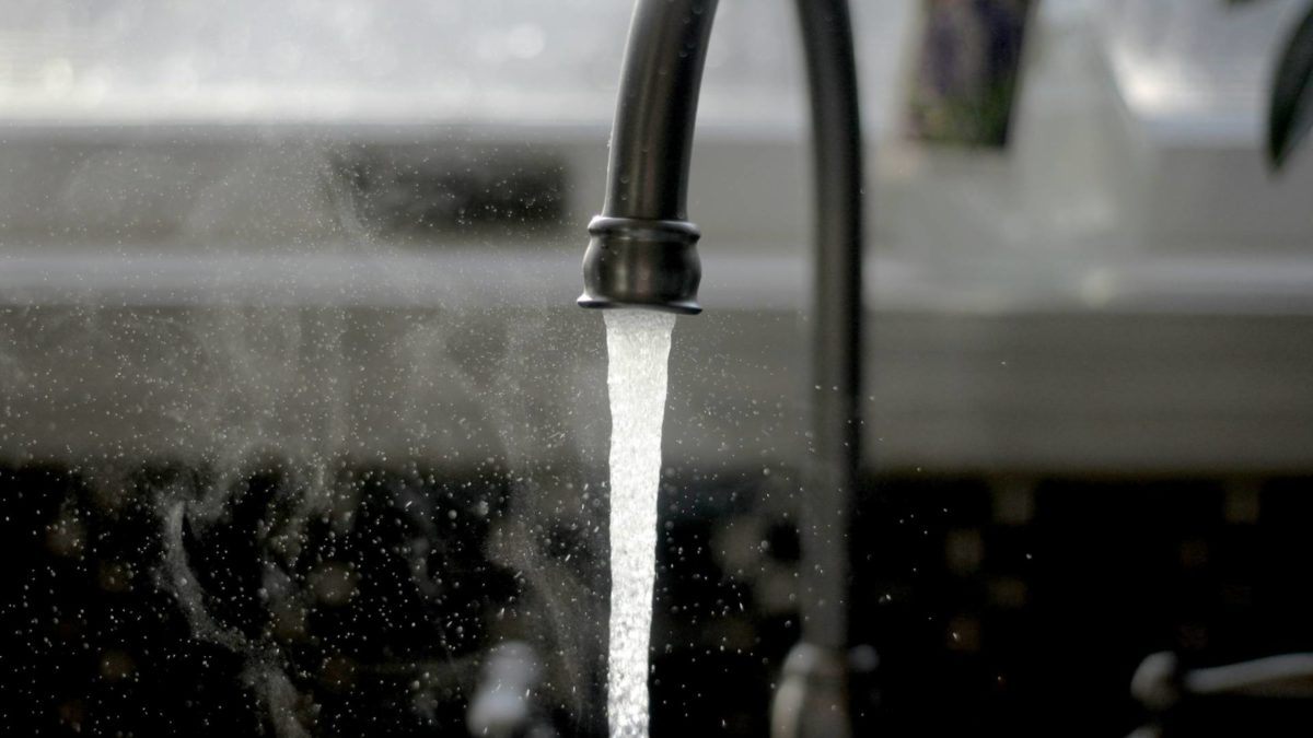 « Polluants éternels » : révélations sur une contamination record de l’eau potable en France